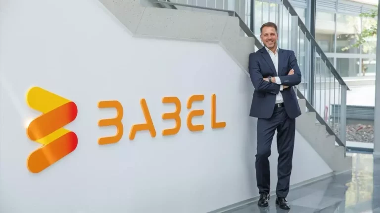 Mubadala (Emiratos Árabes) adquiere una participación mayoritaria en Babel (España) por 350 millones de euros, fortaleciendo su cartera en consultoría tecnológica